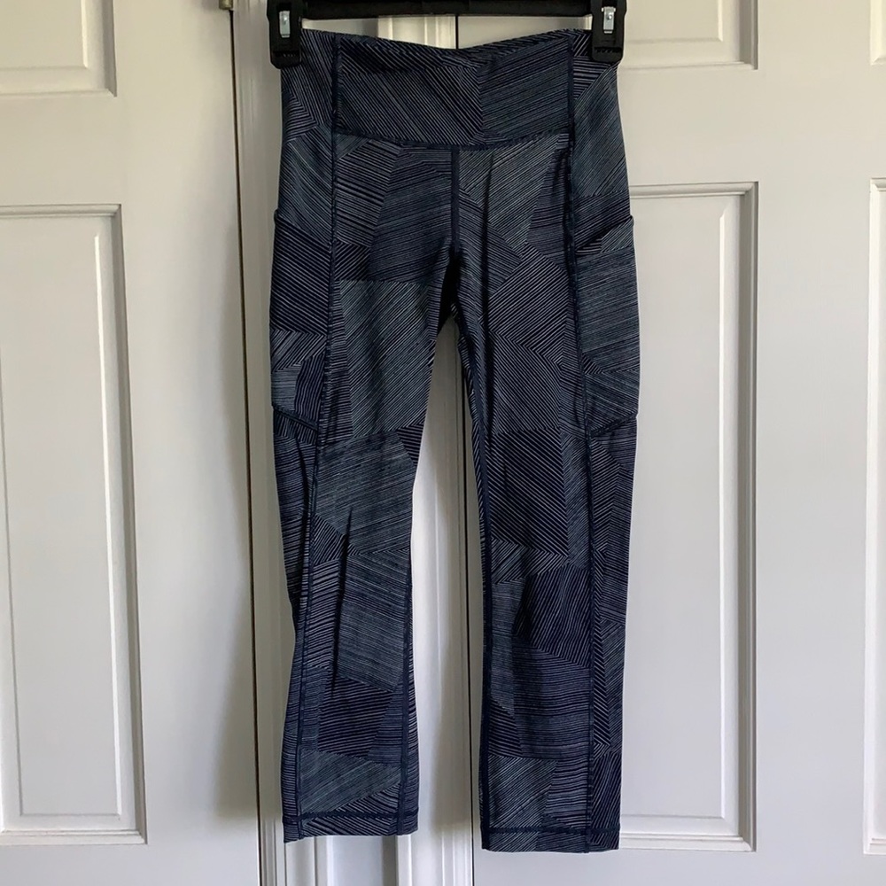 Lululemon Speed Up Crop- 21” size 2